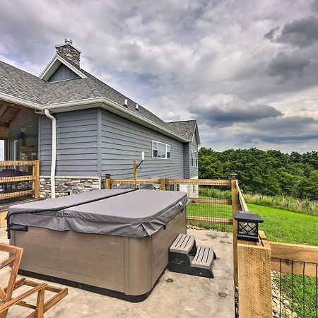 Villa Chic Williamstown Retreat With Pool And Hot Tub! Extérieur photo
