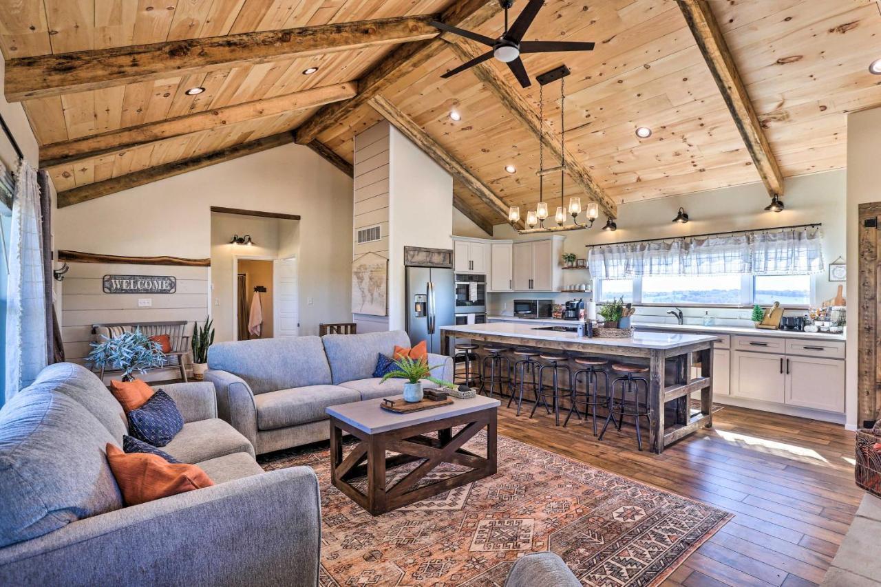 Villa Chic Williamstown Retreat With Pool And Hot Tub! Extérieur photo