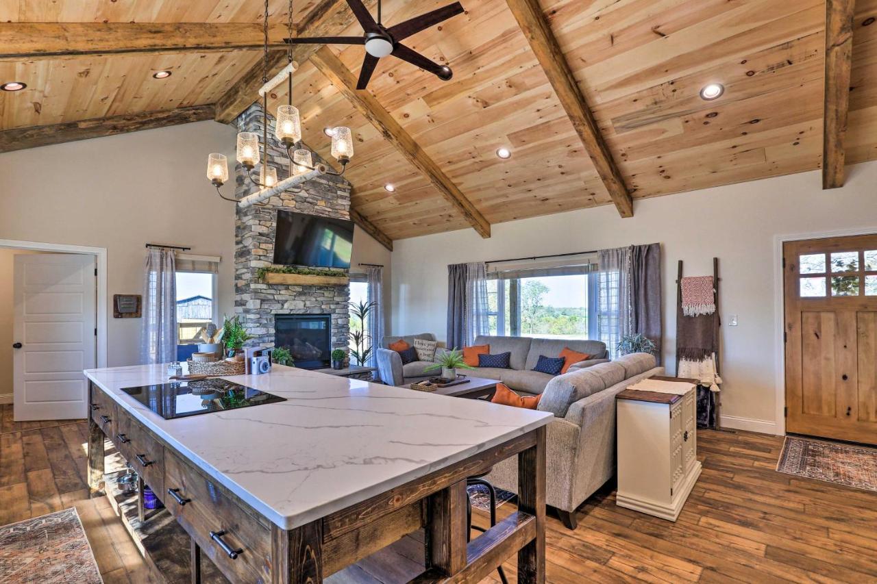 Villa Chic Williamstown Retreat With Pool And Hot Tub! Extérieur photo