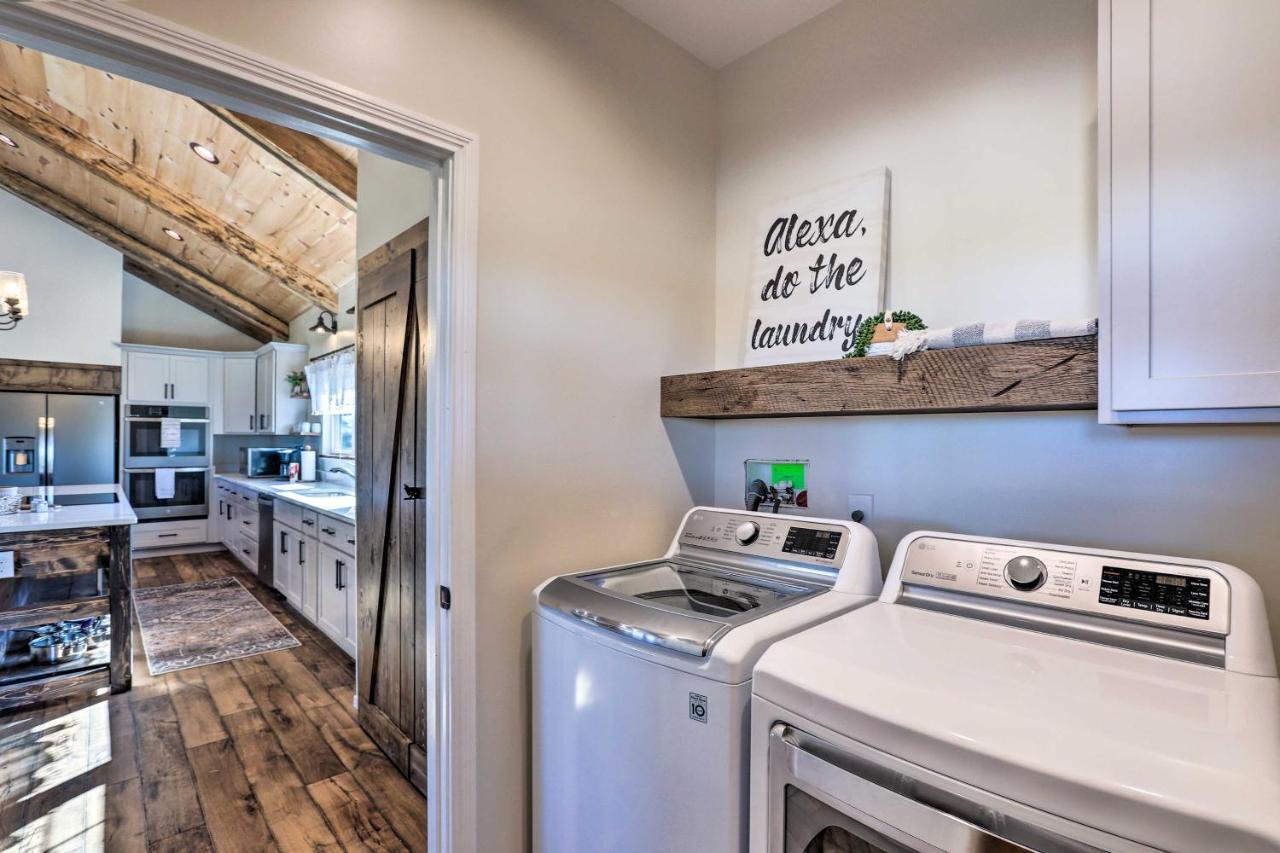 Villa Chic Williamstown Retreat With Pool And Hot Tub! Extérieur photo