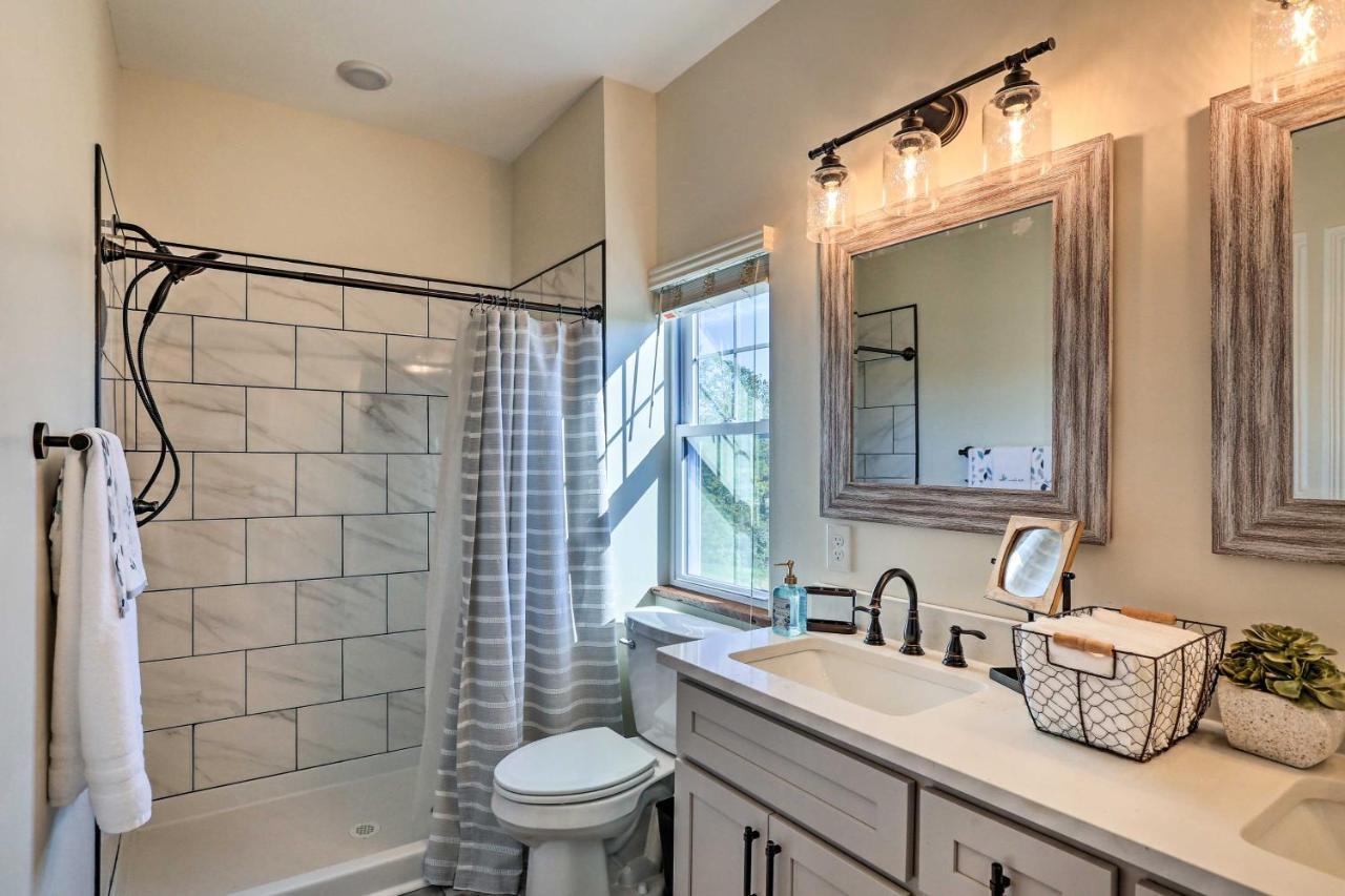 Villa Chic Williamstown Retreat With Pool And Hot Tub! Extérieur photo