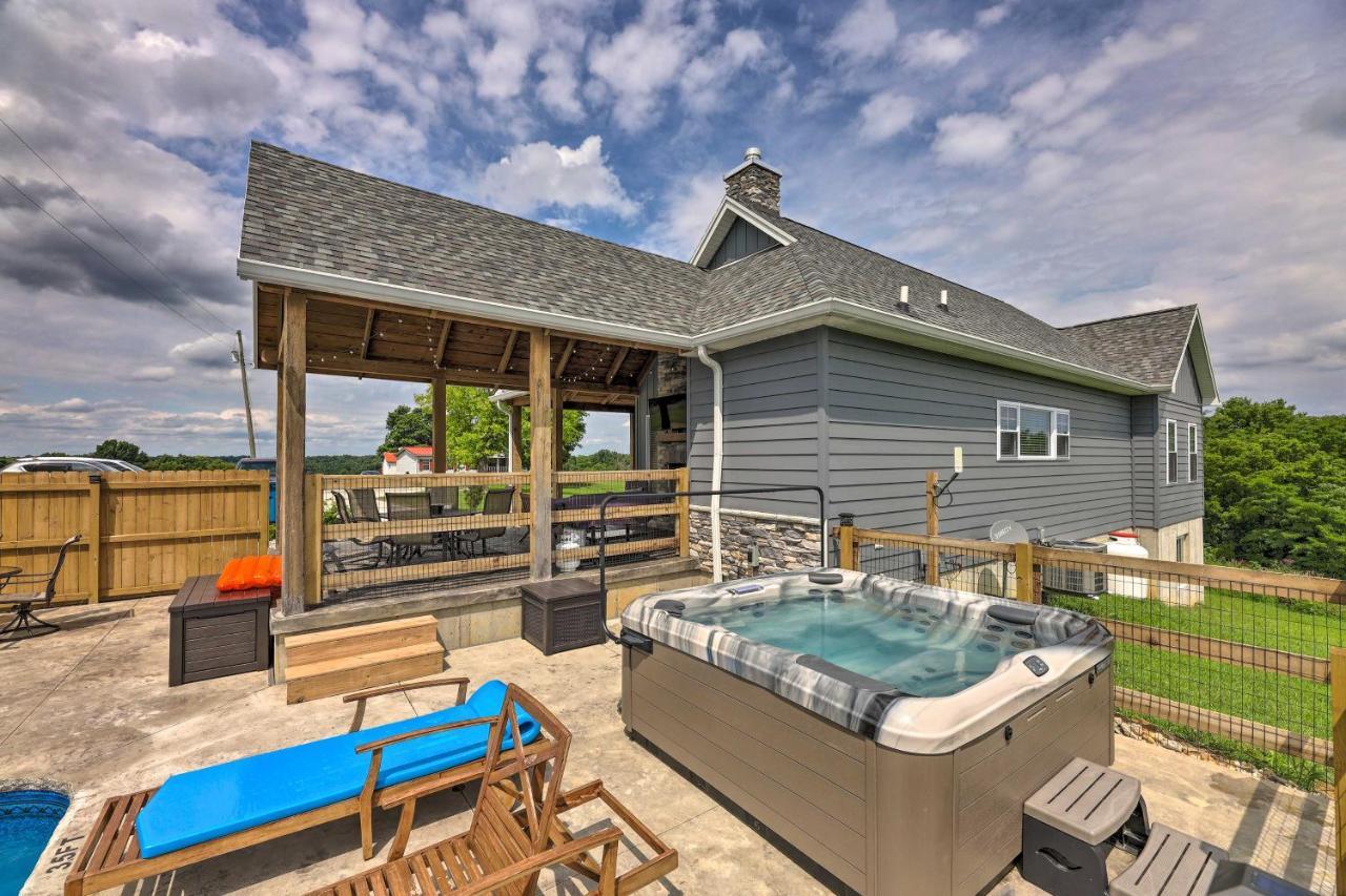 Villa Chic Williamstown Retreat With Pool And Hot Tub! Extérieur photo